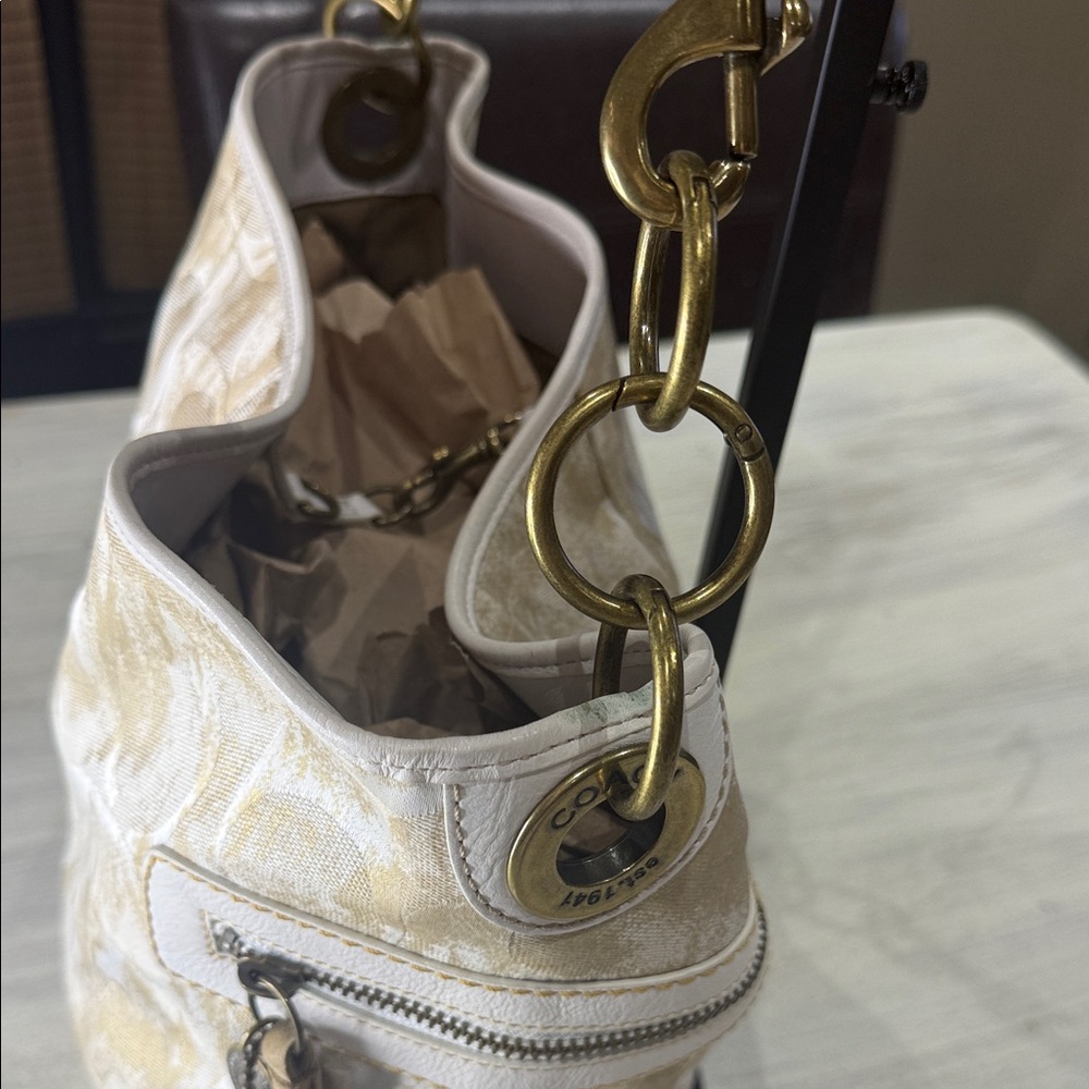 Vintage Coach Cream and White Camo Canvas Shoulder Bag with Suede Tassels - Picture 8 of 14